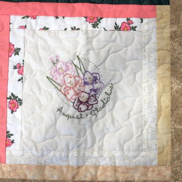 Handcrafted Quilt Flower of the Month Embroidery Patchwork Design Meander 70x55 - Picture 8 of 16